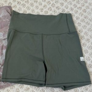 Vuori Green Women's Bike Shorts